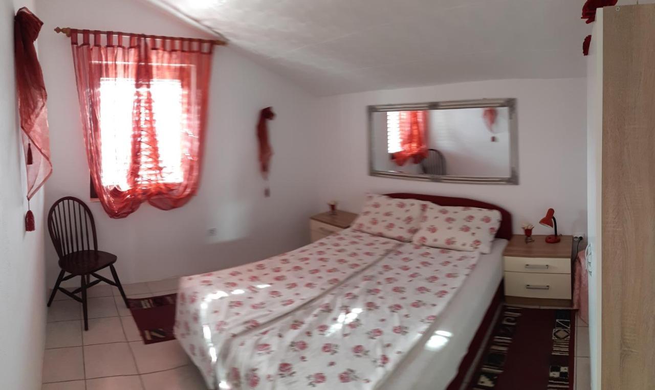 Apartments Maltasic Vir Luaran gambar