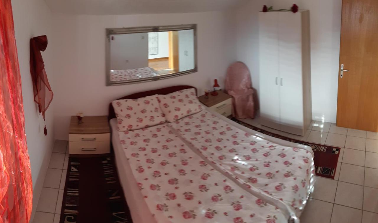 Apartments Maltasic Vir Luaran gambar