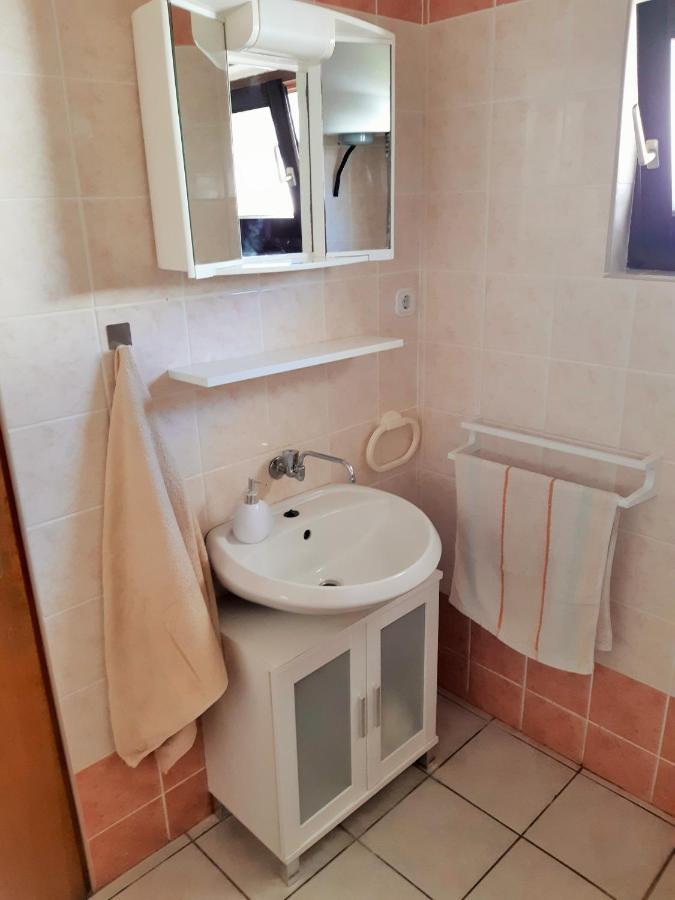 Apartments Maltasic Vir Luaran gambar