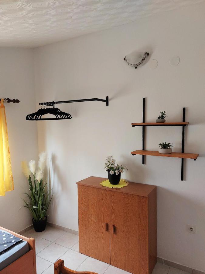 Apartments Maltasic Vir Luaran gambar