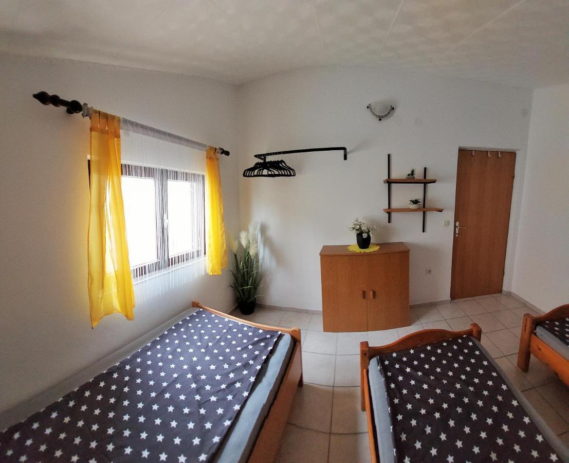 Apartments Maltasic Vir Luaran gambar