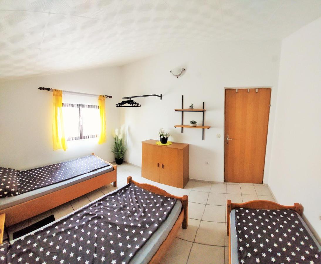 Apartments Maltasic Vir Luaran gambar