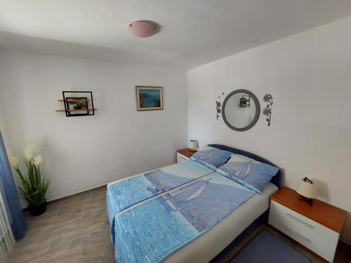 Apartments Maltasic Vir Luaran gambar