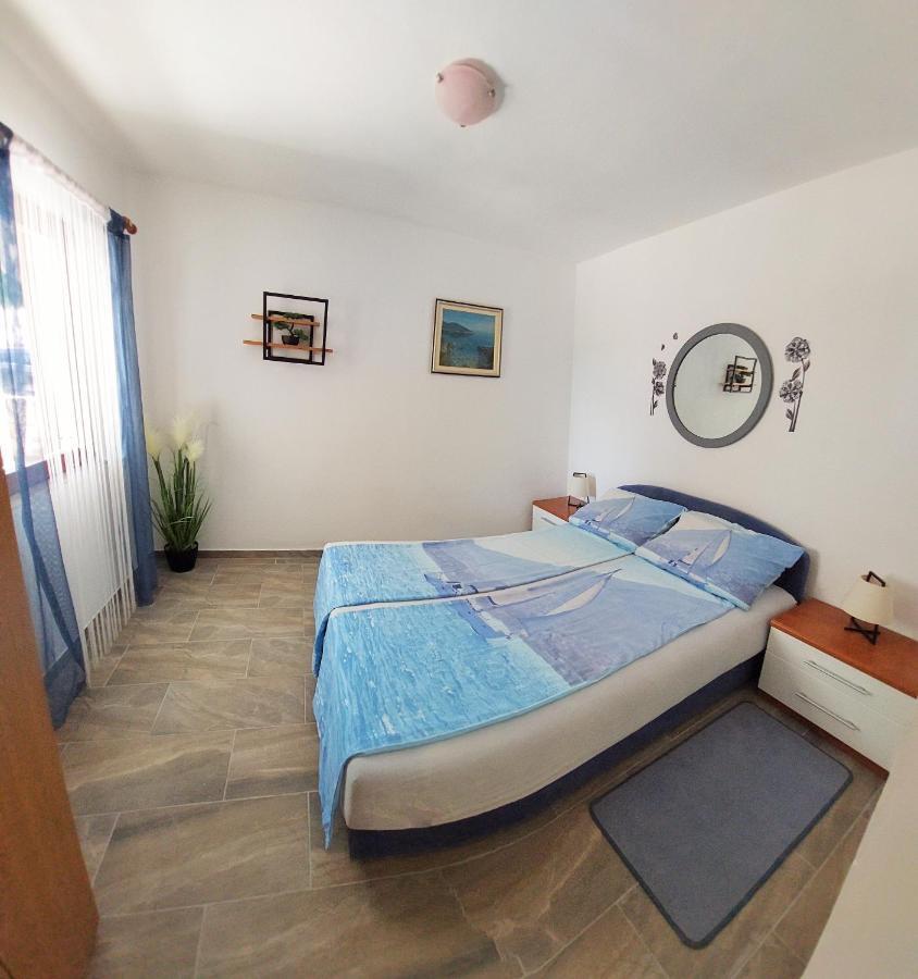 Apartments Maltasic Vir Luaran gambar