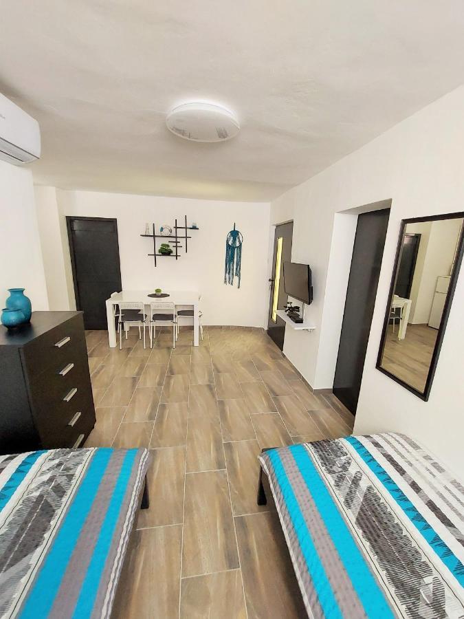Apartments Maltasic Vir Luaran gambar