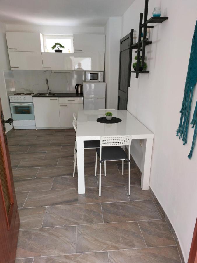 Apartments Maltasic Vir Luaran gambar