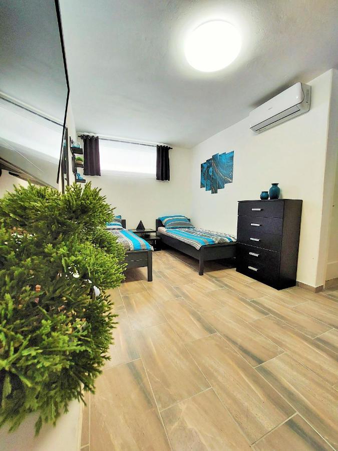 Apartments Maltasic Vir Luaran gambar