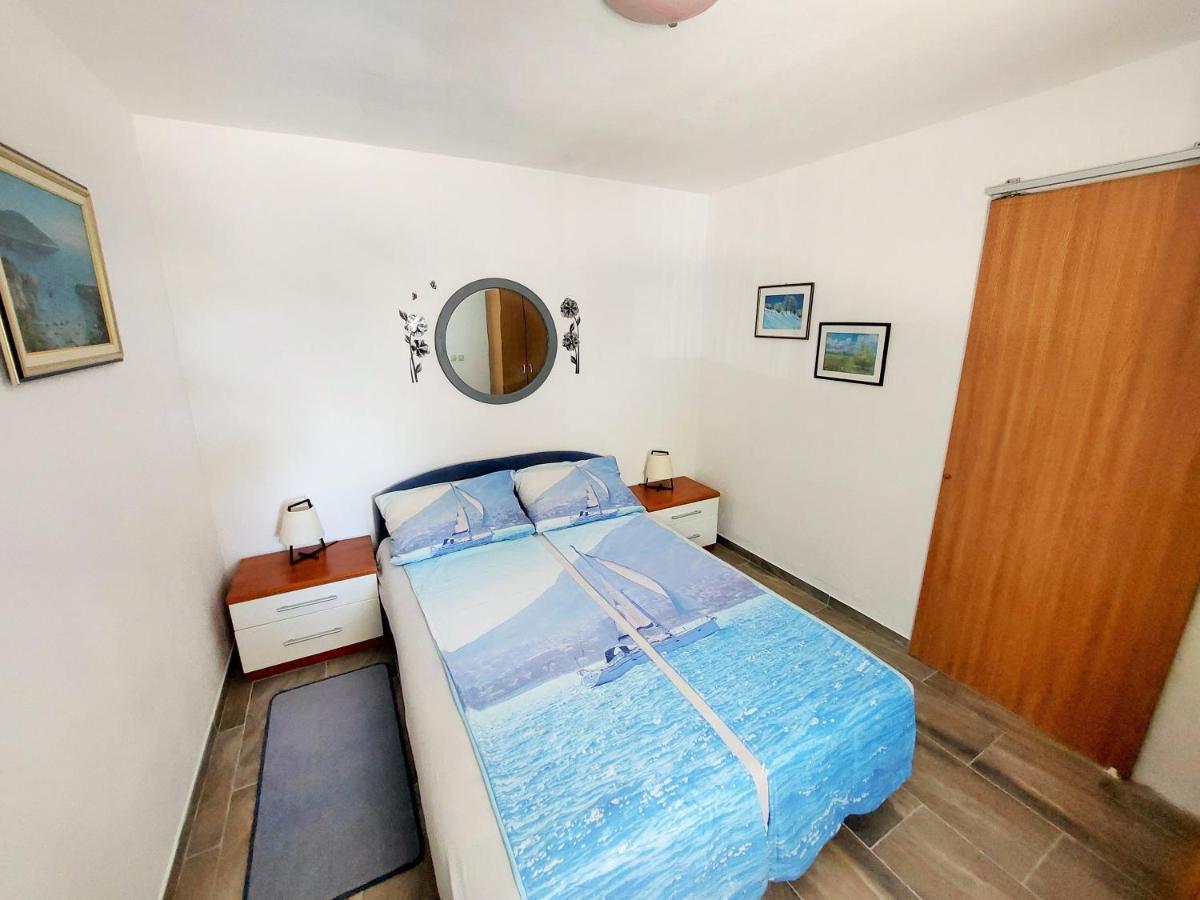 Apartments Maltasic Vir Luaran gambar