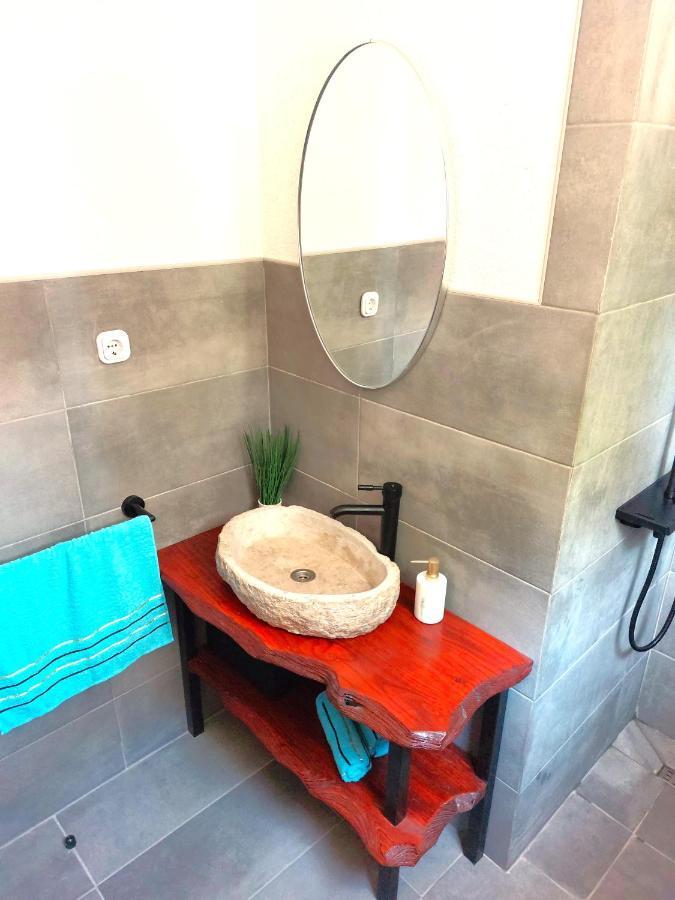 Apartments Maltasic Vir Luaran gambar