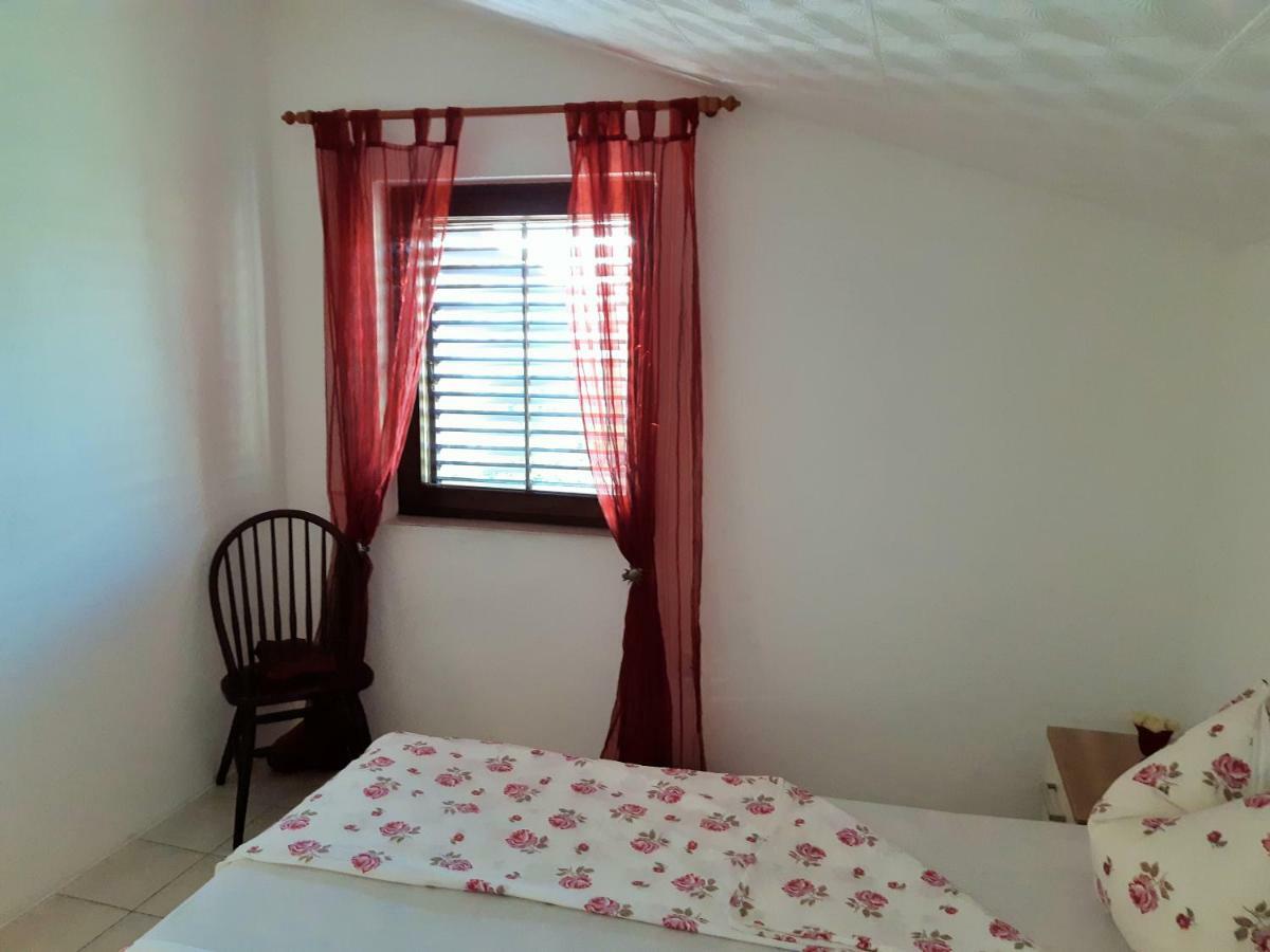 Apartments Maltasic Vir Luaran gambar