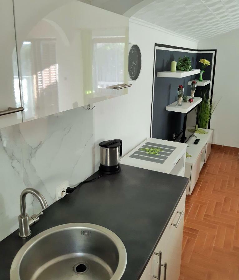 Apartments Maltasic Vir Luaran gambar